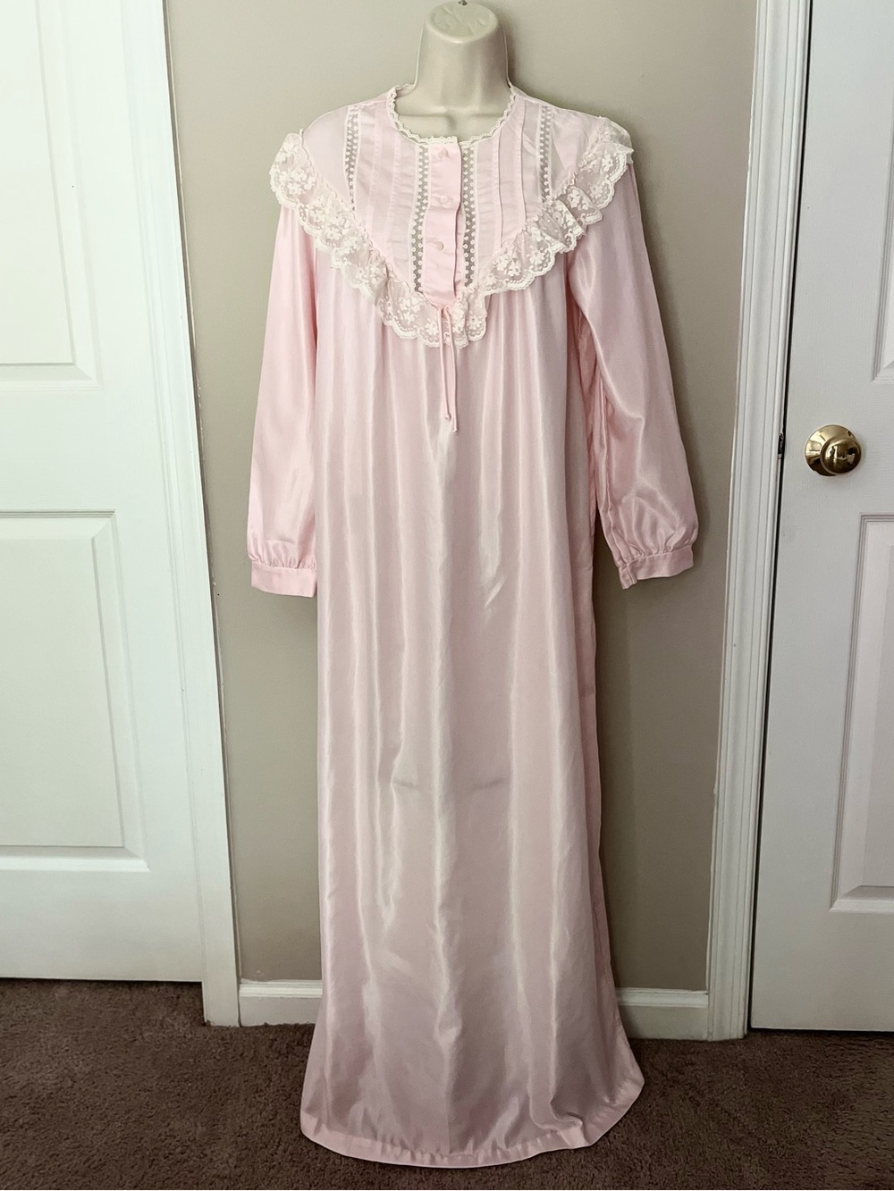 Vintage 80s Women’s Long Pink Lace-Trim Nightgown